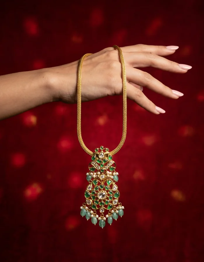 freepik_replace-the-necklace-with_2736589276